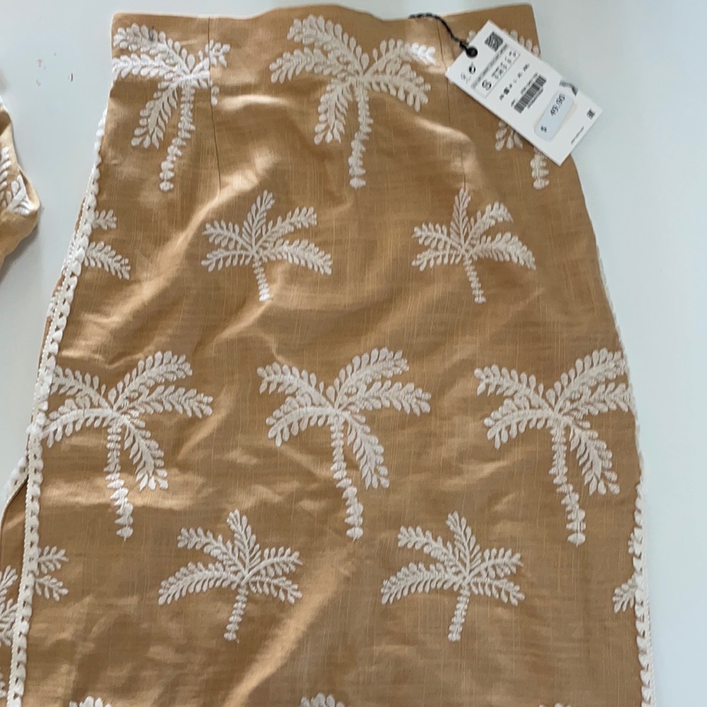 New midi skirt with two side slits in linen